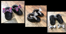 Load image into Gallery viewer, Black Moccasins with Interchangeable Bows
