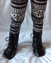 Load image into Gallery viewer, White Snake Skin Faux Leather Baby Boots
