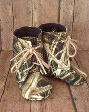 Load image into Gallery viewer, Camo Shadow Grass Blades Baby Boots