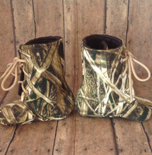 Load image into Gallery viewer, Camo Shadow Grass Blades Baby Boots