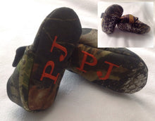 Load image into Gallery viewer, Mossy Oak Camo Shoes with Straps