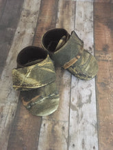 Load image into Gallery viewer, Max 4HD Camo Shoes with strap