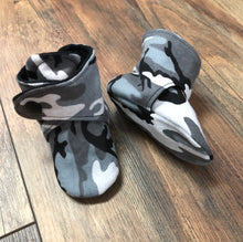 Load image into Gallery viewer, Gray Camo Flannel Snap Boots