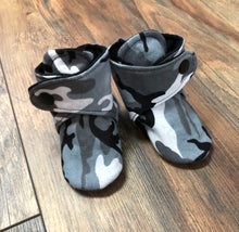 Load image into Gallery viewer, Gray Camo Flannel Snap Boots