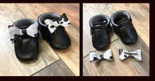 Load image into Gallery viewer, Black Moccasins with Interchangeable Bows