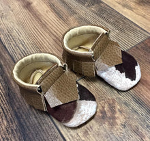 Load image into Gallery viewer, Cow Print Baby Moccasins