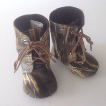 Load image into Gallery viewer, Camo Lace Up Boots