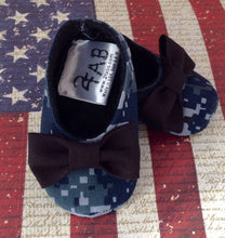 Load image into Gallery viewer, US Navy Camo Girl Shoes with Bows | Newborn size up to 24 Months