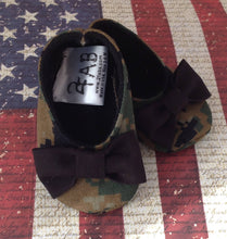 Load image into Gallery viewer, US Marine Corps Camo Girl Shoes with Bows | Newborn size up to 24 Months