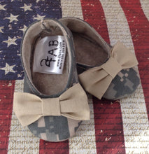 Load image into Gallery viewer, Army Camo Girl Shoes with Bows | Newborn size up to 24 Months