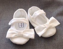Load image into Gallery viewer, White Baby Girl Shoes with Bows | Newborn up to 24 Months