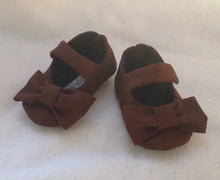 Load image into Gallery viewer, Brown Shoes with Bows