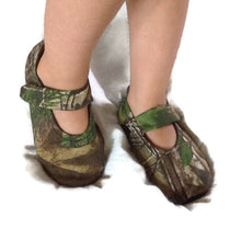 Load image into Gallery viewer, RealTree Camo Girl Shoes