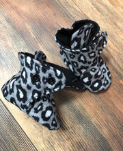 Load image into Gallery viewer, Gray Leopard Flannel Snap Boots