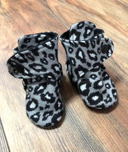 Load image into Gallery viewer, Gray Leopard Flannel Snap Boots