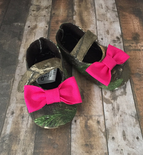 RealTree Camo Shoes with Hot Pink Bows