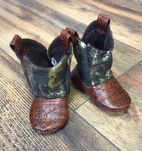 Load image into Gallery viewer, Mossy Oak Camo Baby Cowboy Boots | Newborn Size up to 24 Months