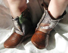 Load image into Gallery viewer, Mossy Oak Camo Baby Cowboy Boots | Newborn Size up to 24 Months