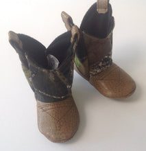 Load image into Gallery viewer, Mossy Oak Camo Baby Cowboy Boots | Newborn Size up to 24 Months
